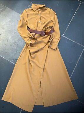 Women’s Size Large Poly/Spandex Mustard Colored Dress w/Beit